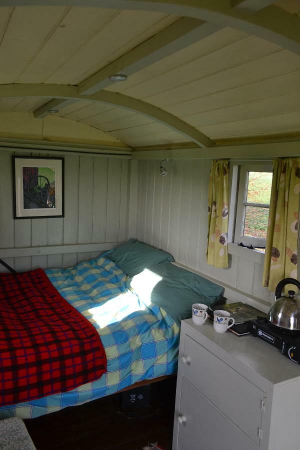Shepherd'S Hut Hotel Blandford Forum Exterior photo