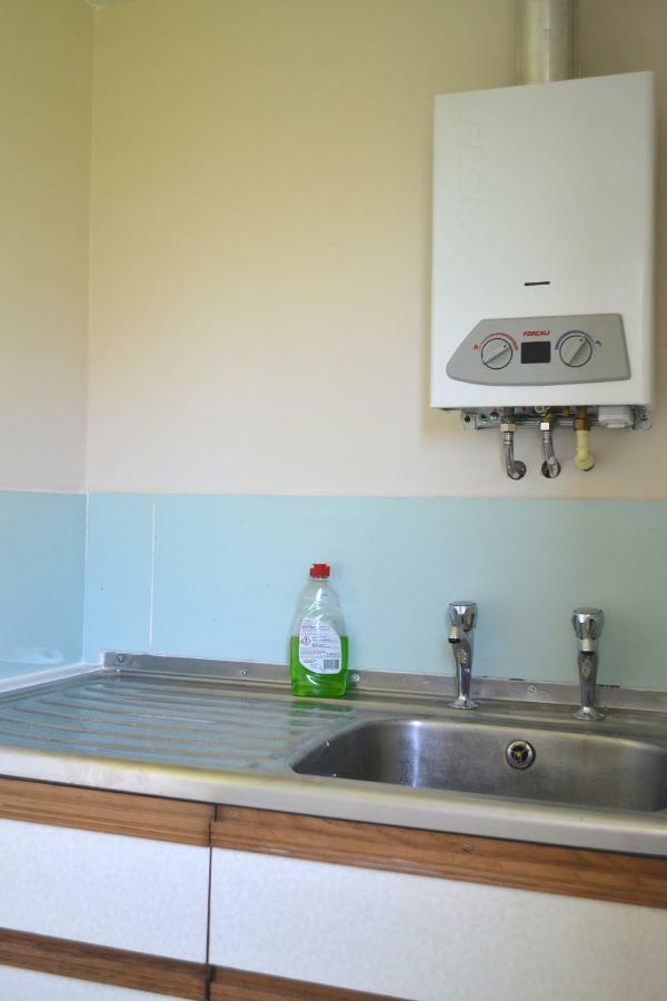 Shepherd'S Hut Hotel Blandford Forum Exterior photo
