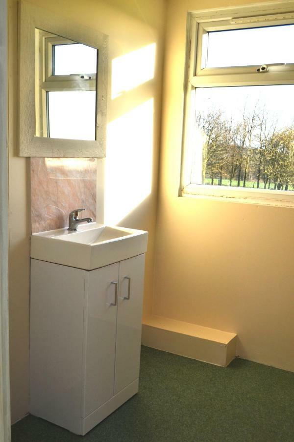 Shepherd'S Hut Hotel Blandford Forum Exterior photo