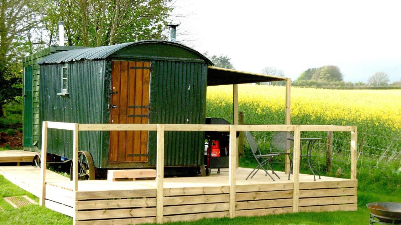 Shepherd'S Hut Hotel Blandford Forum Exterior photo